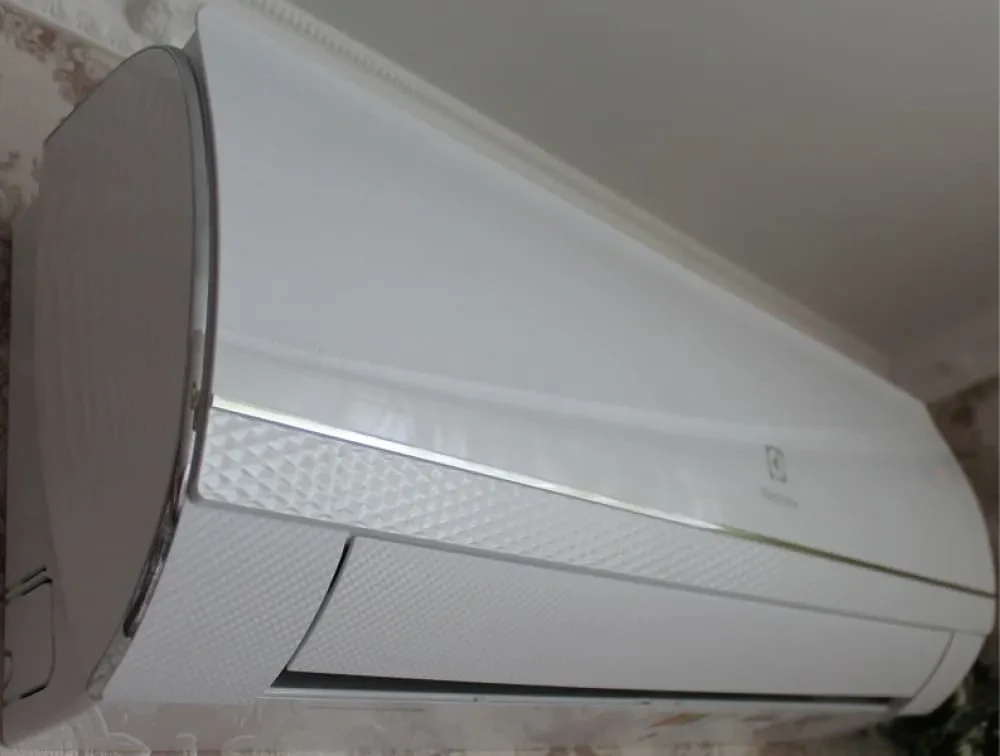 Фото 2 товара: Кондиционер Electrolux Arctic_X Super DC Inverter EACS/I-24HAR_X/N3